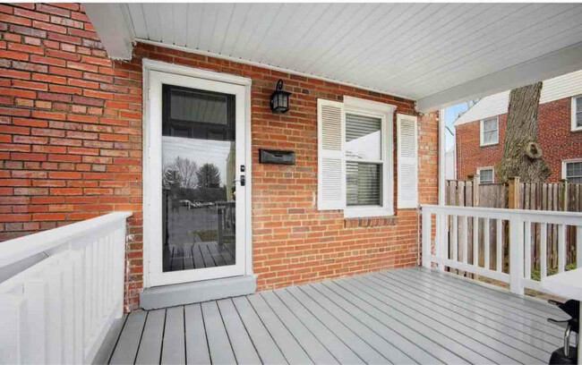 Building Photo - 2836 Fairhaven Ave
