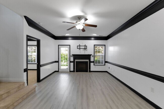 Foto del edificio - Spacious 3BR Townhome in Fayetteville