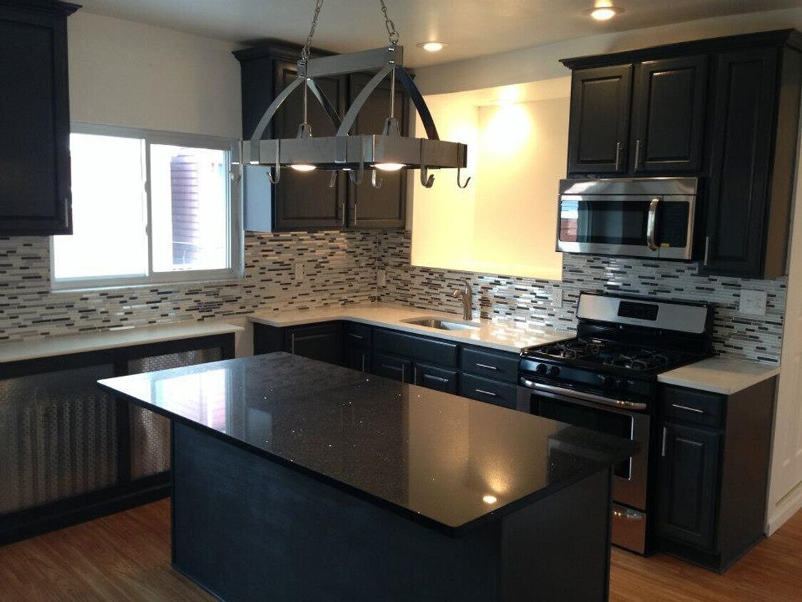 Foto principal - Luxurious 2 Bedroom on a dead end street o...