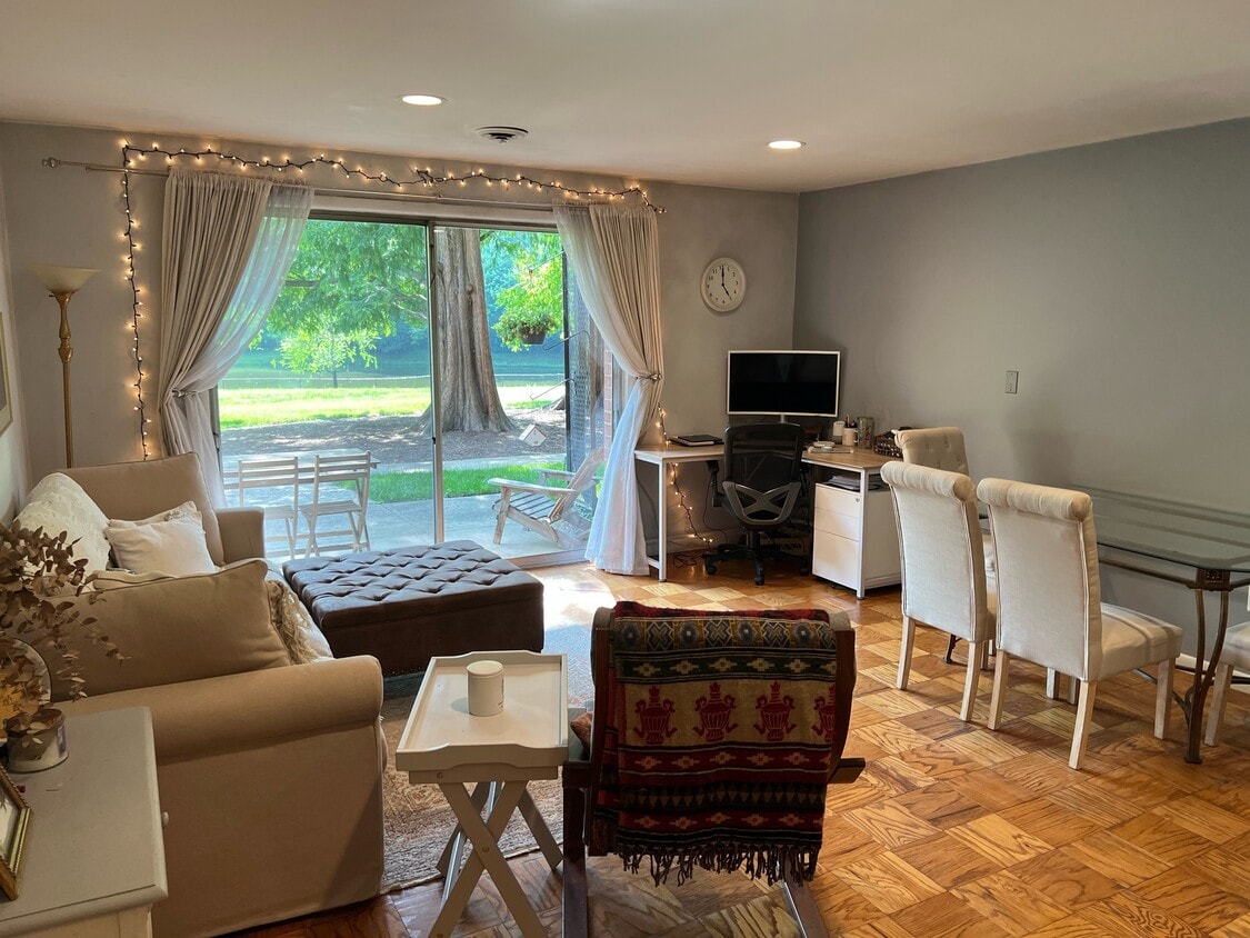 Living Room - 10416 Rockville Pike (North Bethesda, MD)
