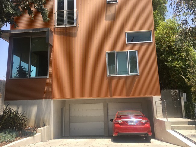 Building Photo - 2454 Penmar Ave