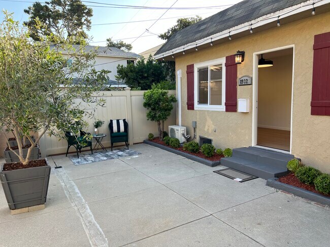 Olive Tree Entry Yard - 8932 Krueger St