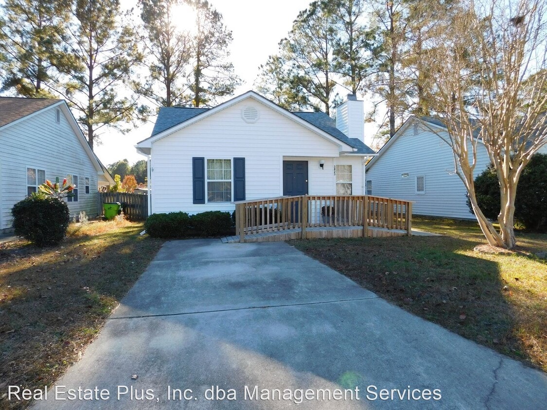 2 br, 1.5 bath House 3423 Elizabeth Avenue House Rental in New Bern