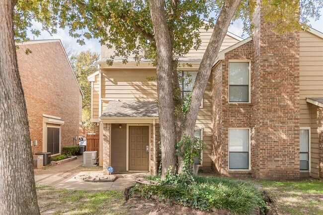 Building Photo - 2103 Park Willow Ln