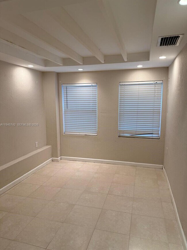 Foto del edificio - 2140 NE 183rd St