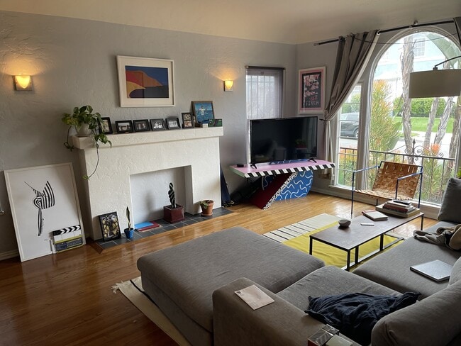 Living Room - 325 N Gardner St