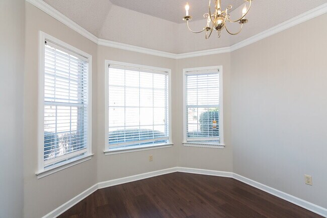 Building Photo - 2214 Lake Hill Ct