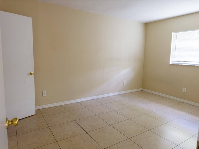 Building Photo - 34 S Ortman Dr