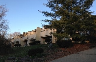 Building Photo - Stewart Woods