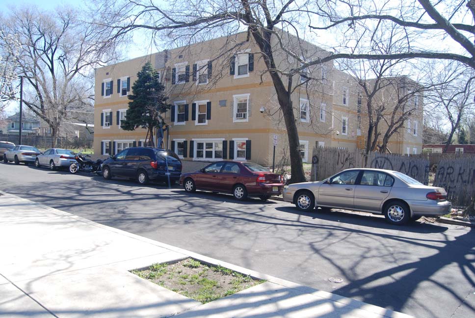 Primary Photo - Cra-West Apartments