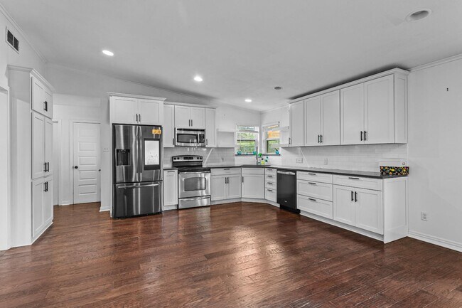 Building Photo - 6333 Halifax Rd