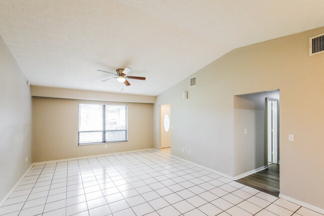 Building Photo - 2496 SW Falcon Cir