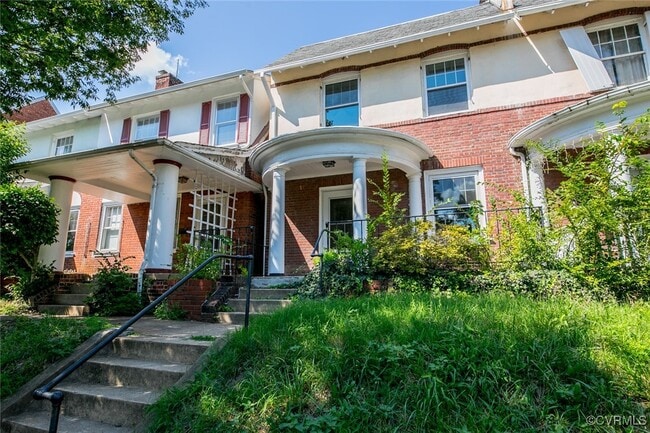 Building Photo - 2302 Maplewood Ave