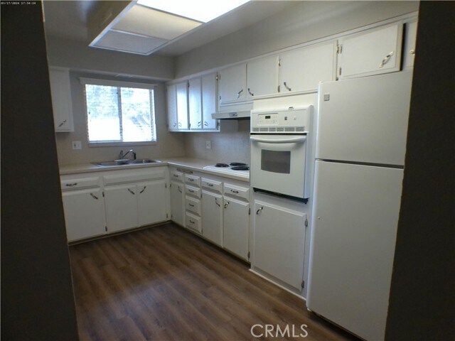 Building Photo - 26815 Cherry Hills Blvd