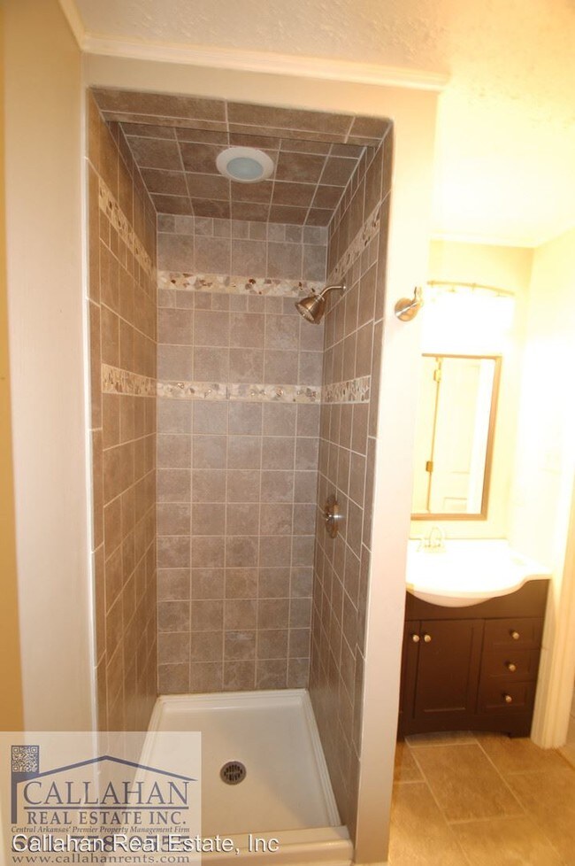 Building Photo - 3 br, 2 bath House - 300 Plainview Circle