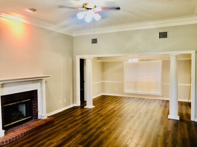Foto del edificio - $500 OFF FIRST MONTHS RENT-STOCKWELL PLACE...