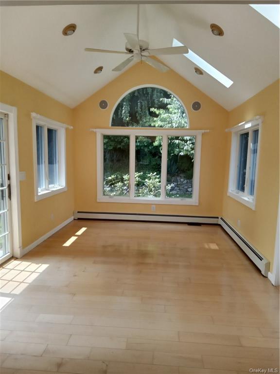 Foto del edificio - 12 Dorothy Dr