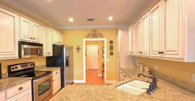 Foto del edificio - 2240 Amhurst St