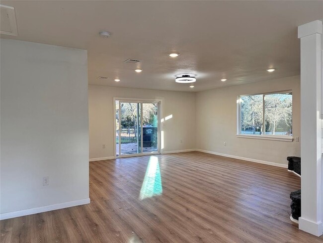 Building Photo - 203 Cool Water Dr