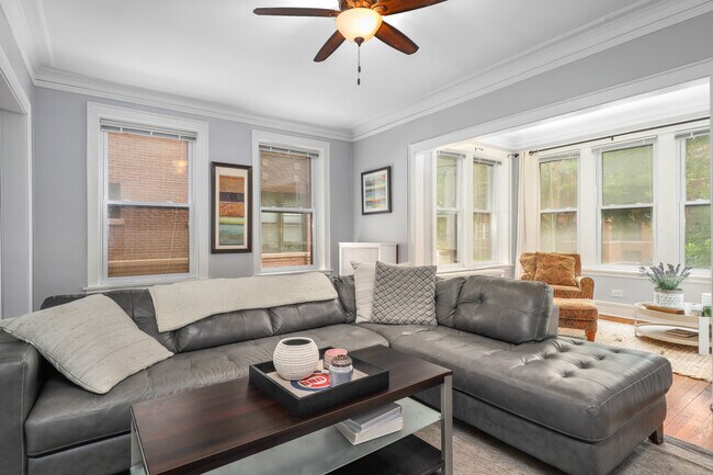 Foto del edificio - 5012 N Winchester Ave