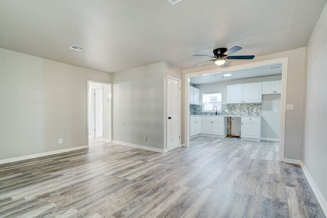 Building Photo - Move-In Ready! Beautifully Updated Home with Easy I-40 Access!