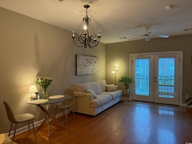 Foto del edificio - 926 Price Ln