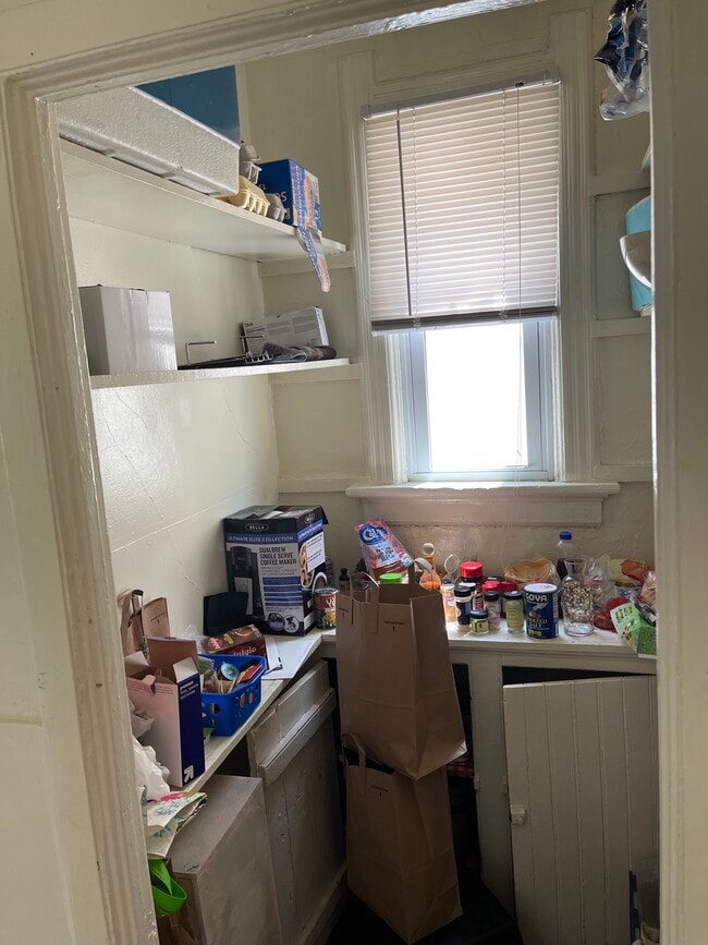 Kitchen Pantry - 2488 N Bartlett Ave