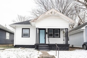 Building Photo - 729 N Bosart Ave
