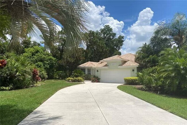 Foto del edificio - AVAILABLE JULY 1ST! Water & Golf Views in University Park Country Club with Pool and Spa!  3bed |...