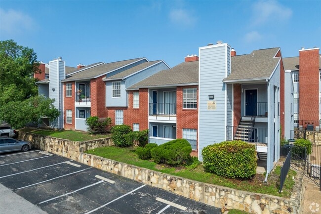 Foto del edificio - 7610 Cameron Rd