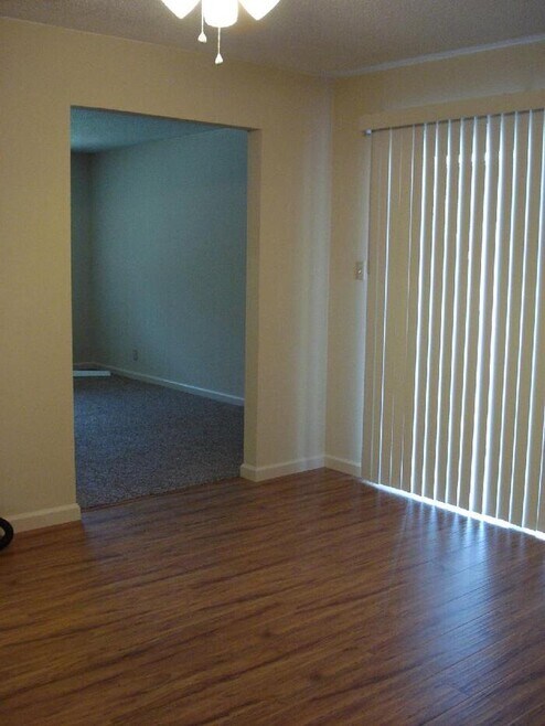 Very Cute 2/1 Duplex on Quiet Street in Sacramento-5402 Mona Way