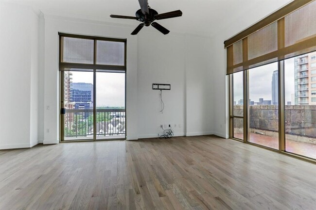 Building Photo - 2211 Briarglen Dr