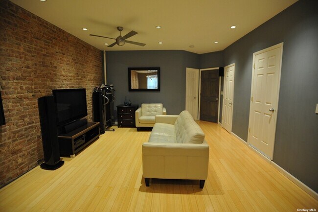 Foto del edificio - 407 Irving Ave