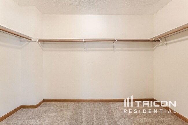 Building Photo - 3649 Kahler Dr NE