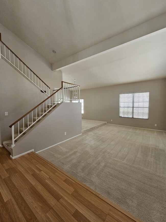 Foto del edificio - 110 E Evelyn Ln