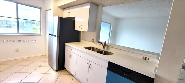 Building Photo - 150 NW 96th Ave