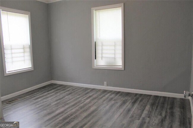 Foto del edificio - 962 Division St NW