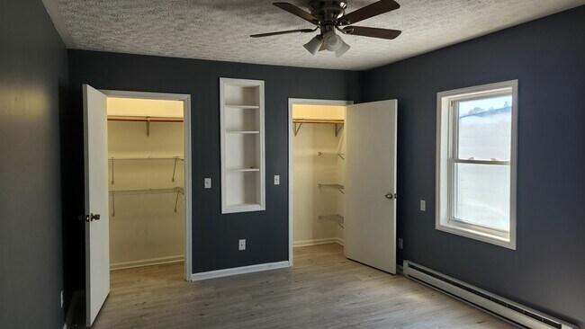 Bedroom 1 and its 2 closets - 305 Snidow St