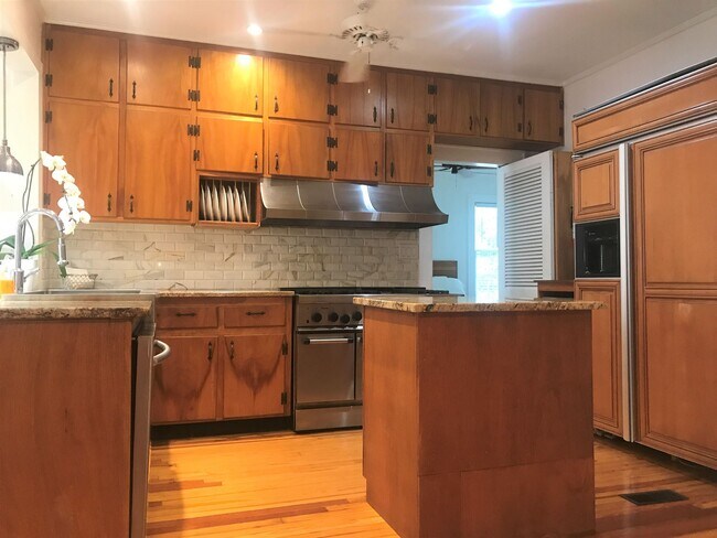 Foto del edificio - 1320 Terrace St