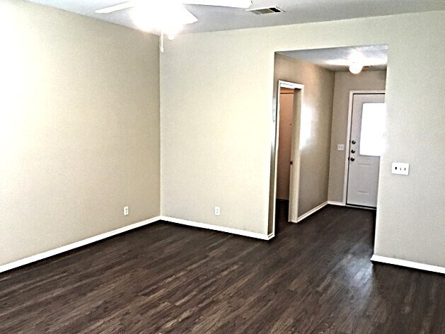 Building Photo - 102 Quail Cir