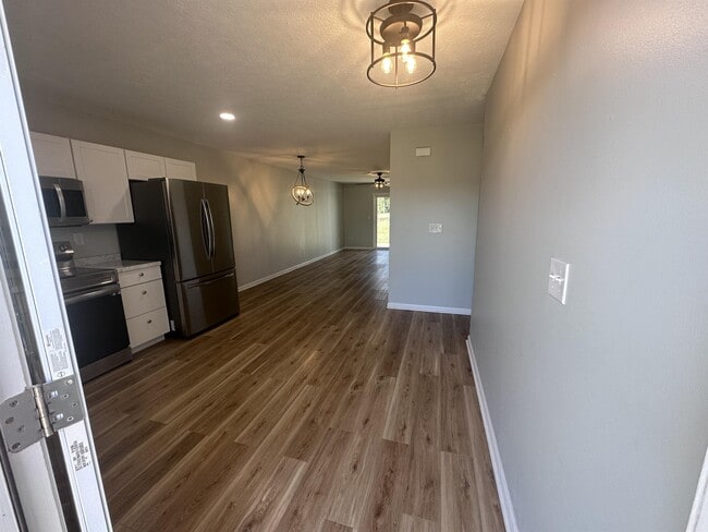Building Photo - 1309B Farmingdale Dr