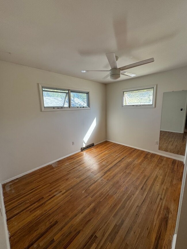 Building Photo - Cozy Home