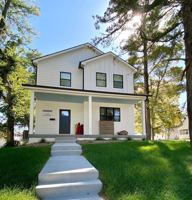 Building Photo - Newly Built 6 Bedroom and 6 Bathroom House!