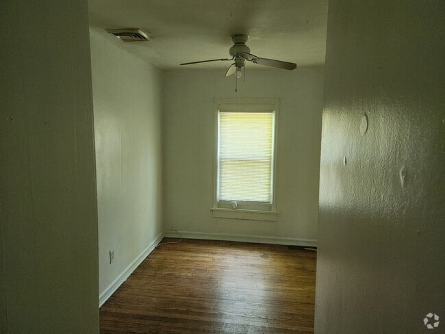 Building Photo - 122 Moffatt Ave