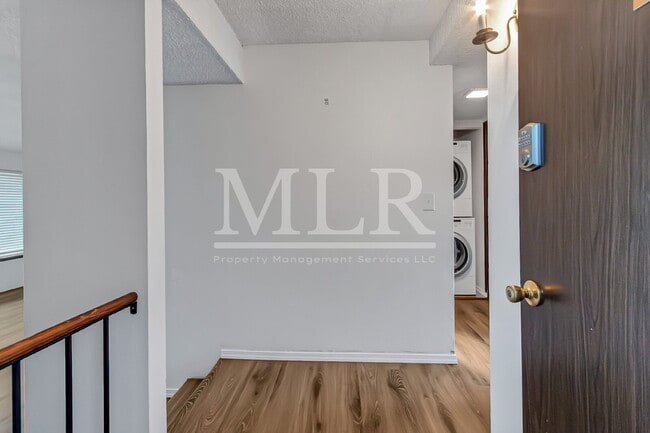 Foto del edificio - 8619 Zircon Dr SW