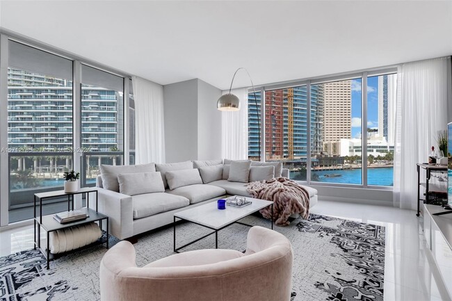 Foto del edificio - 465 Brickell Ave