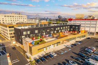 Building Photo - The Block at SoNo