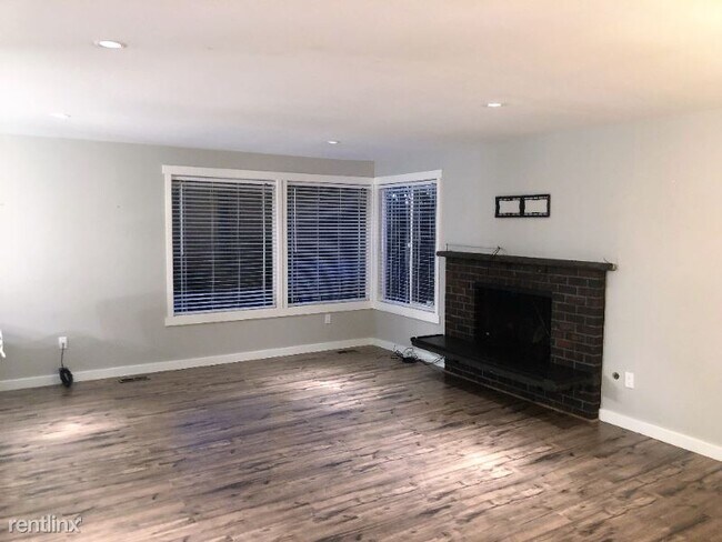 Building Photo - 4 br, 3 bath House - 16032 NE 98th St