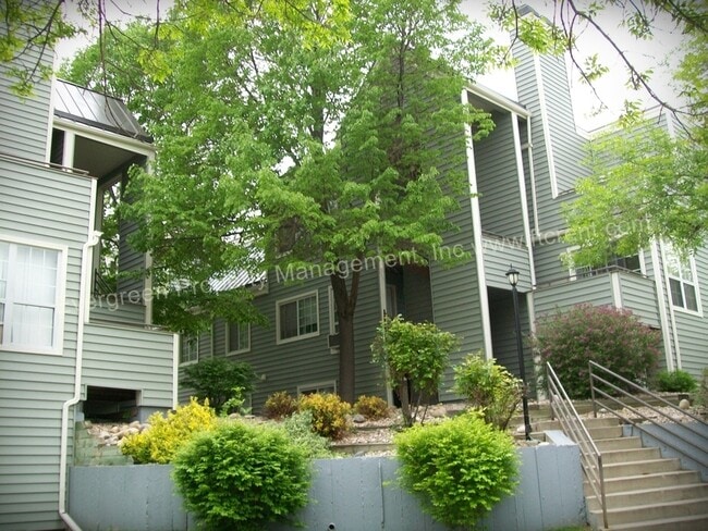 Building Photo - 1301 University Ave
