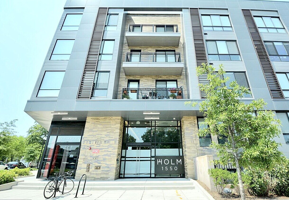 Foto principal - 1550 11th St NW